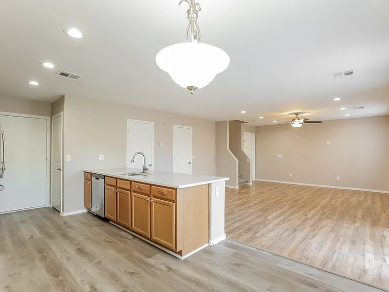 5804 S 10th Dr — Photo 6