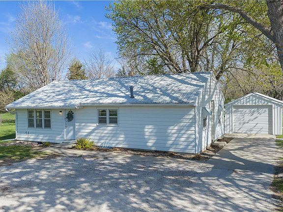 2nd image of 42998 Tamarack Rd