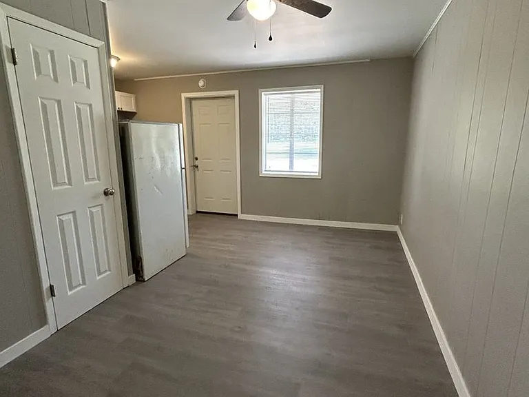 2379 Locust Rd — Photo 2