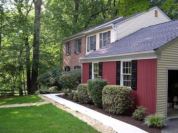 Well-maintained Country Colonial