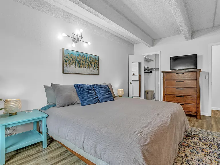 1265 N Race St #602 — Photo 11