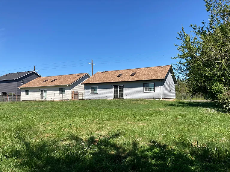 405 SE Fir Villa Rd — Photo 10
