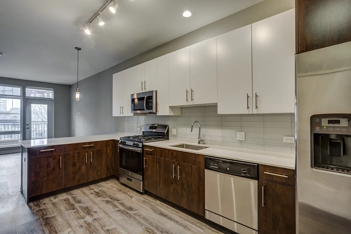 Building Photo - 851 W Grand Ave #302