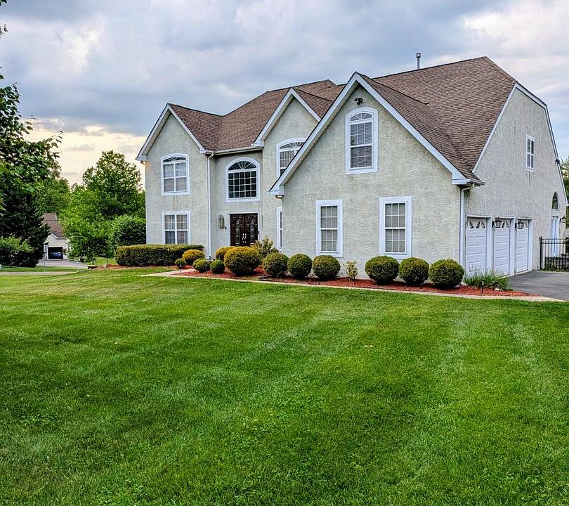 1st image of 611 Tall Pines Ln