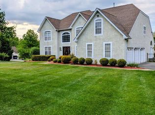611 Tall Pines Ln, Horsham, PA 19044