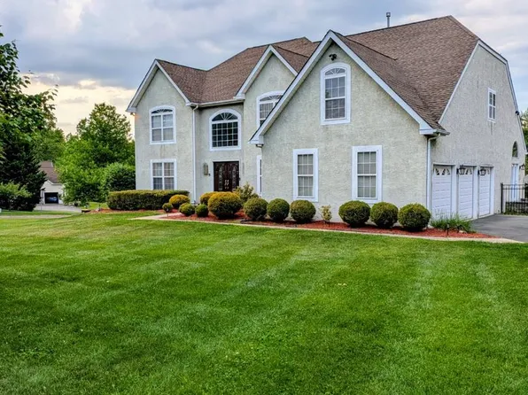 611 Tall Pines Ln, Horsham, PA 19044
