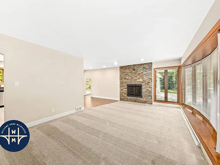 12400 Elmhurst Pkwy — Photo 5