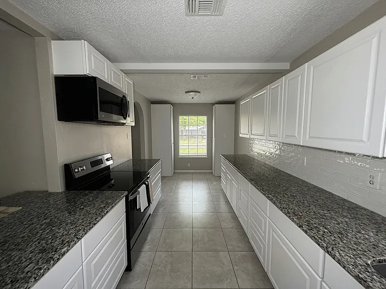 3113 Northridge Dr — Photo 3