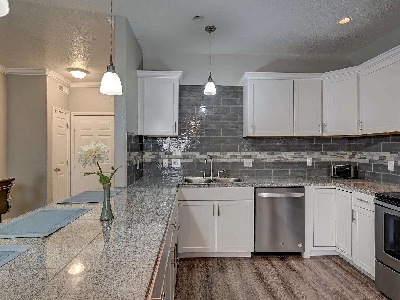 2 bed, 1222 sqft, $2,000 — Photo 4