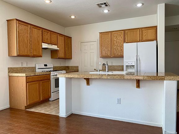 5th image of 3732 W El Campo Grande Ave