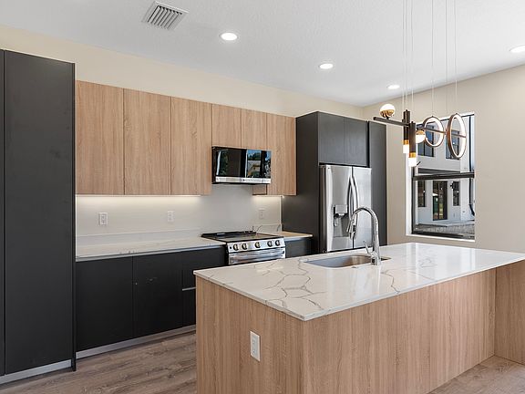 4th image of 8403 Modano Pl #8403