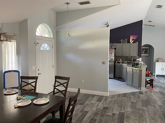 2nd image of 3377 Robinson St