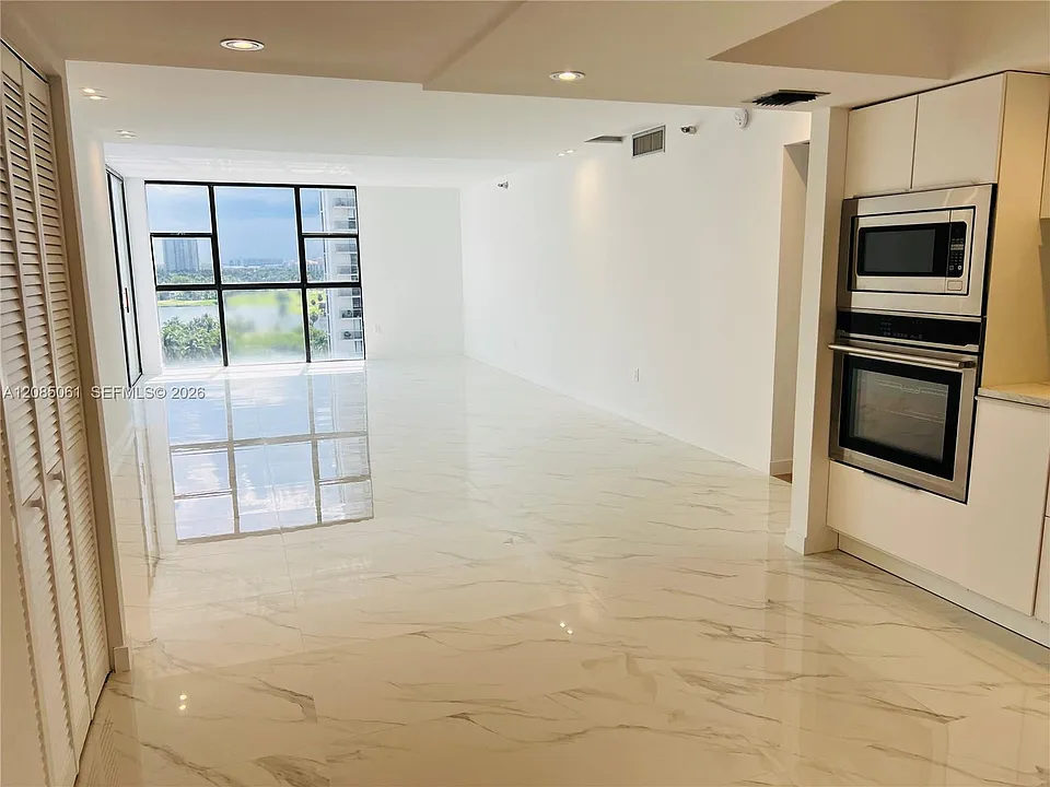 20505 E Country Club Dr #1138