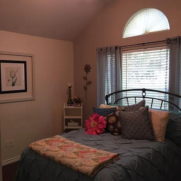 2nd bedroom