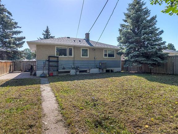 3rd image of 830 E 9th St N