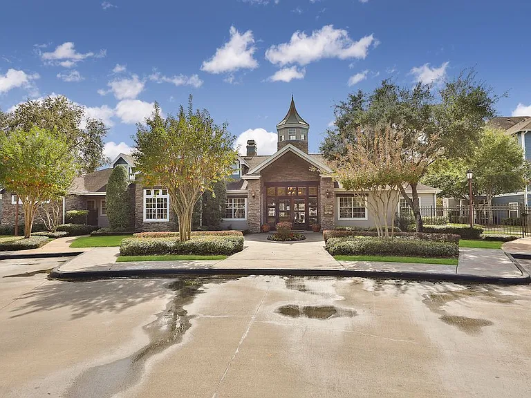 Enclave At Woodbridge — Photo 33
