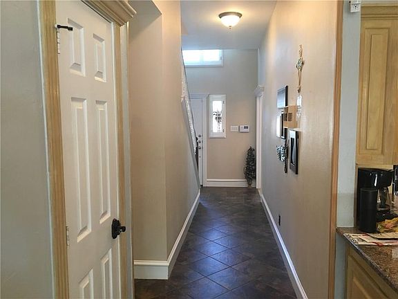 3rd image of 1086 Oak Valley Dr