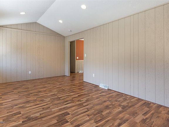 5th image of 4246 Elizabeth Ave