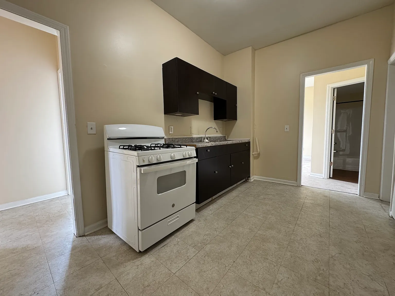 2 bed, 900 sqft, $1,475 — Photo 4