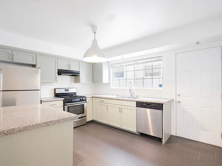 1817 Garfield Pl — Photo 7