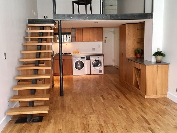 4th image of 100 W 72nd St APT 2E