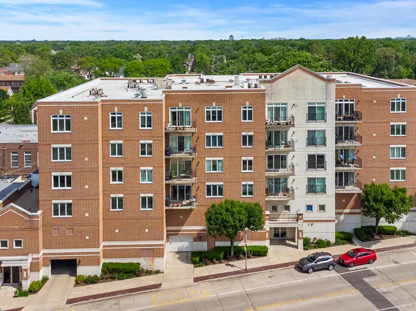 8822 Brookfield Ave Unit 405, Brookfield, IL 60513