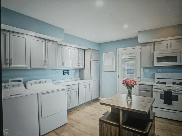 1004 W Noble St — Photo 3