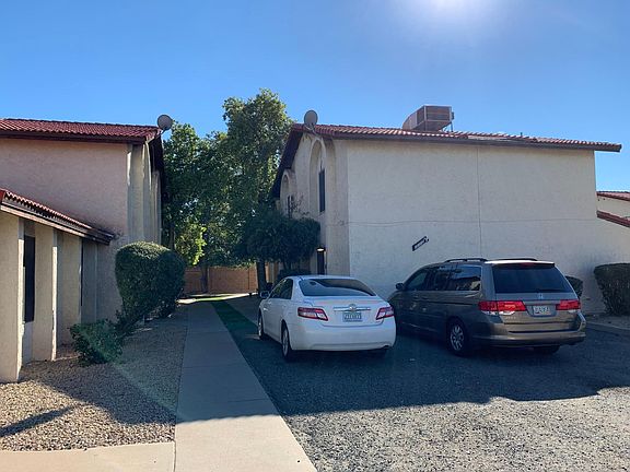 3rd image of 2431 E Tracy Ln Unit 3