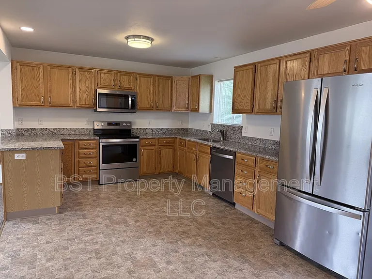 991 Mill St — Photo 5
