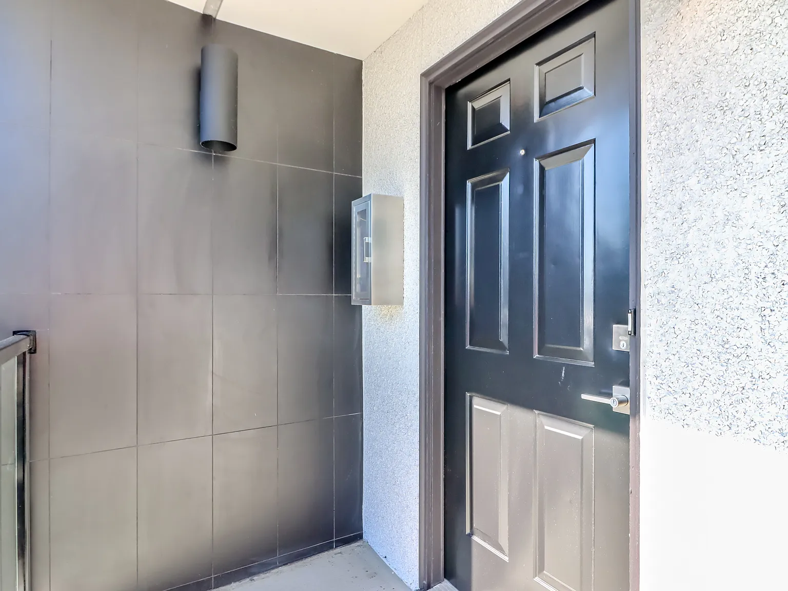 2 bed, 885 sqft, $2,225 — Photo 2