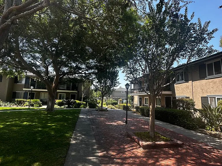 660 S Glassell St — Photo 18