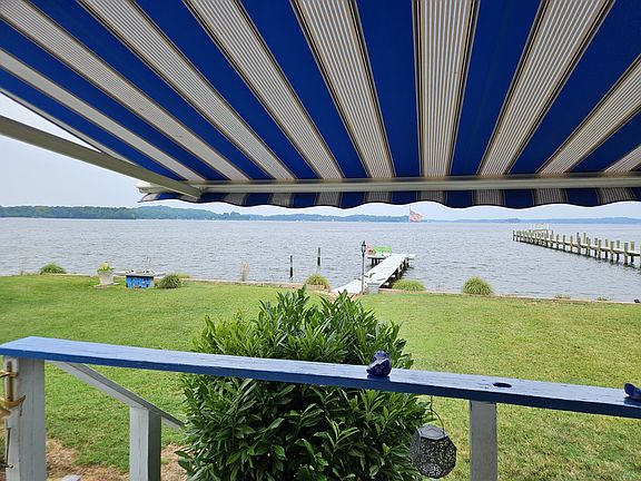 Retractable awning on main deck