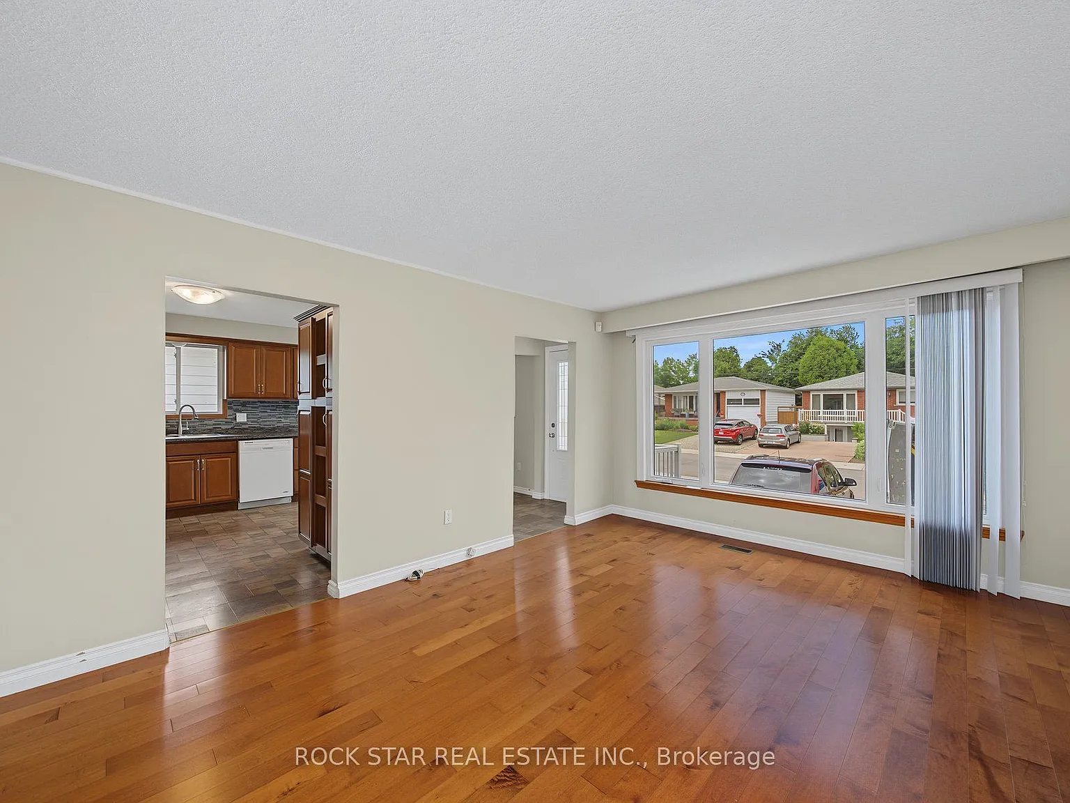 3 bed, $2,300 — Photo 3