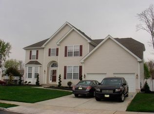 4 Sterling Ct, Blackwood, NJ 08012