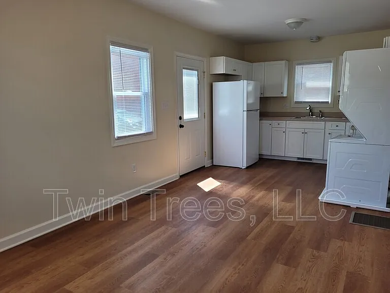 5948 Main St #2 — Photo 10