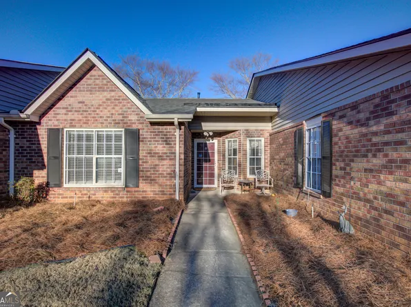 180 Monmouth Dr, Fayetteville, GA 30214