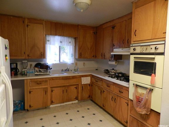 2nd image of 210 S 6th St