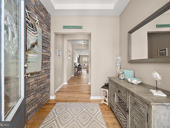 4th image of 23 Scarborough Ln