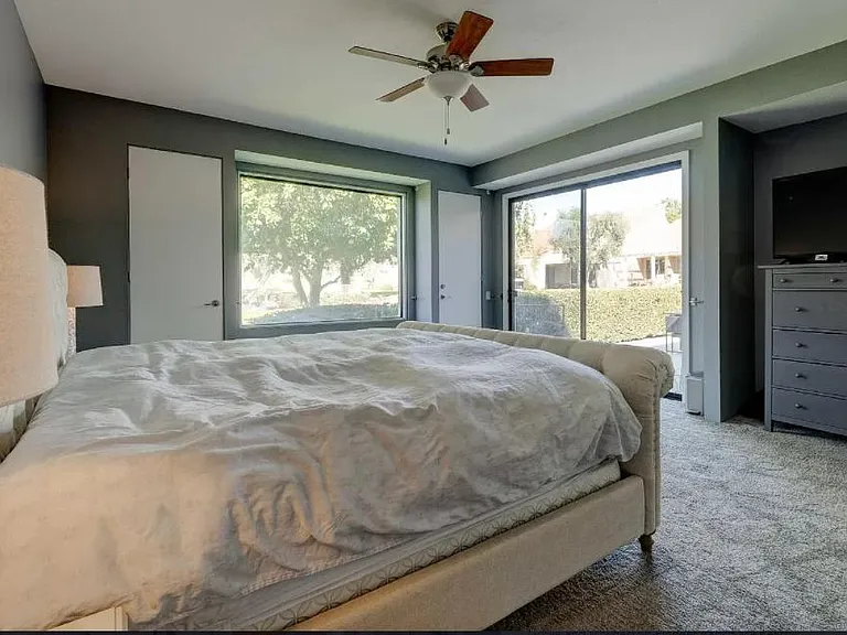 135 Desert West Dr — Photo 23