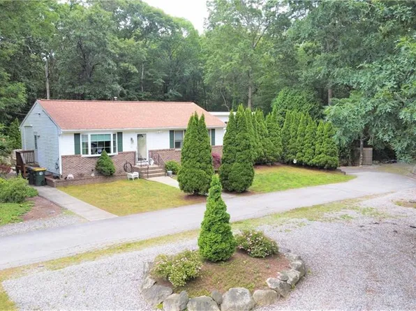 30 Julien St, Smithfield, RI 02917