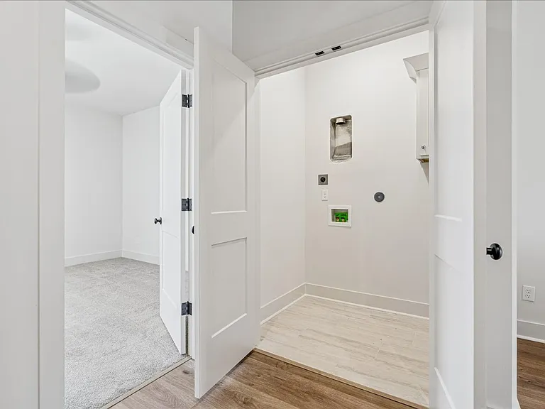 5496 End Village Dr E — Photo 16