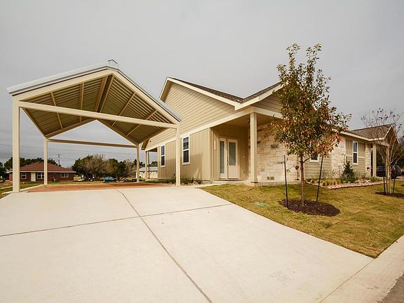 4th image of 240 Rose Dr #A