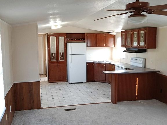 Living/Kitchen Area