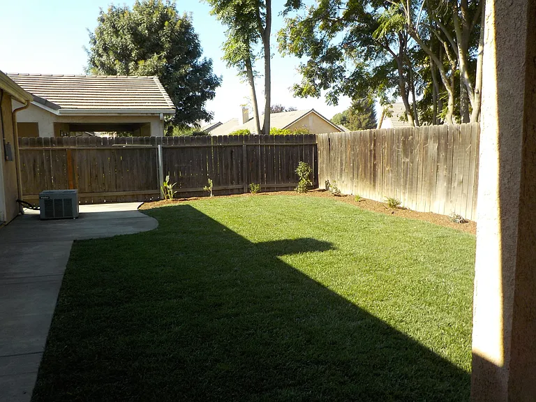 5422 W Dorothea Ave — Photo 2
