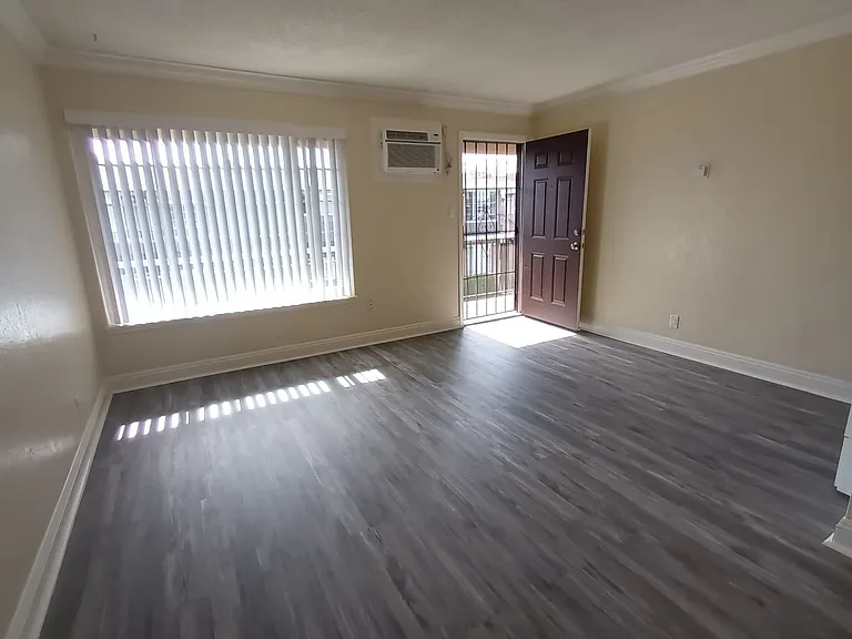 2501 Edison Ave #15 — Photo 6