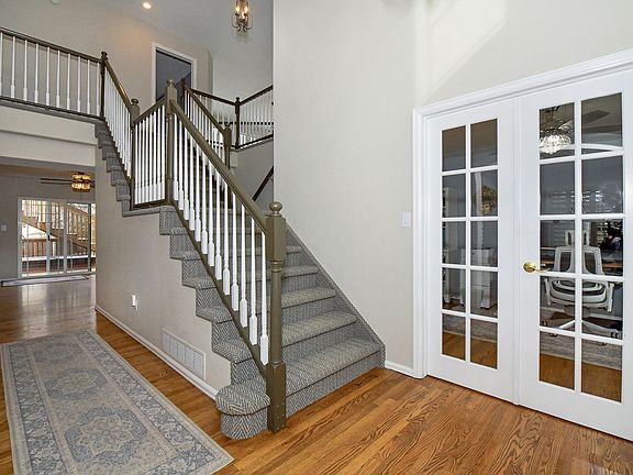 4th image of 3330 Hollycrest Dr