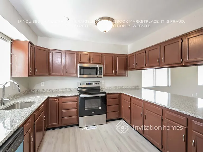 1850 W Mosier Pl — Photo 7