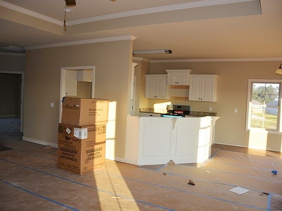 4th image of 40 Lawrence Dr