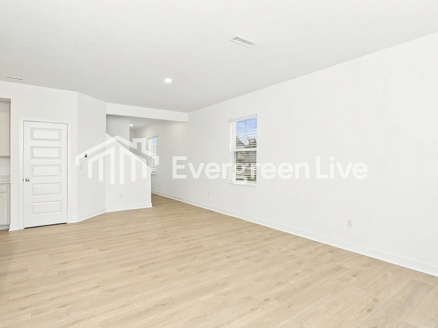 3 bed, 2.5 bath, 1849 sqft, $1,990 — Photo 4