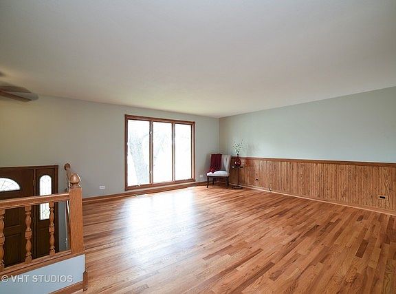 3rd image of 610 Boxwood Dr